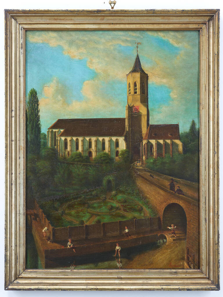 Blick auf die Michaelskirche, davor badende Kinder
